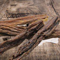 Das Bild zeigt verschiedene Leckerlis aus dem Sortiment von Dinner for Dogs