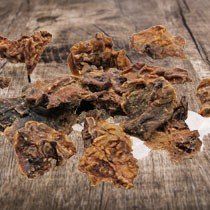 Das Bild zeigt verschiedene Leckerlis aus dem Sortiment von Dinner for Dogs