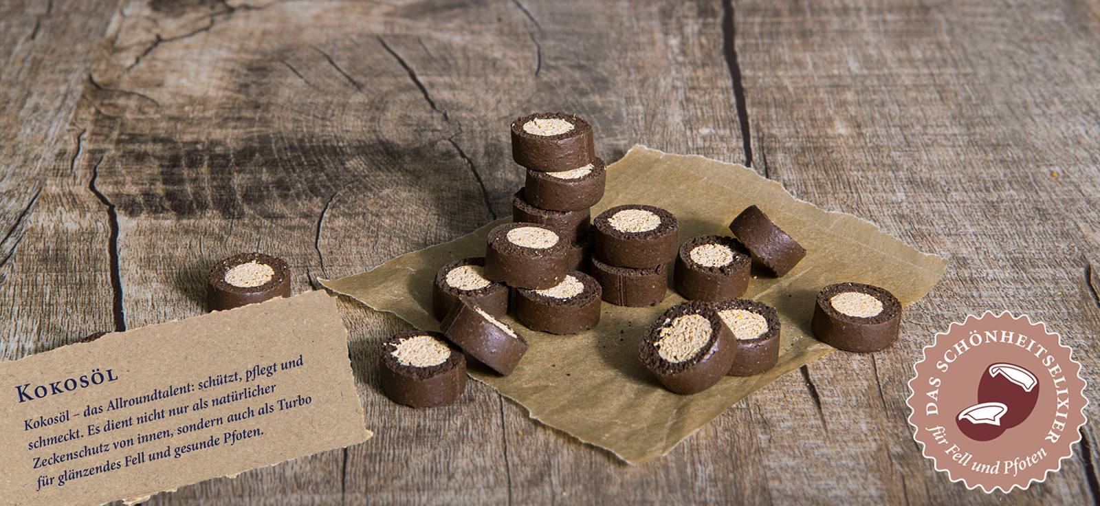 Das Bild zeigt verschiedene Leckerlis aus dem Sortiment von Dinner for Dogs