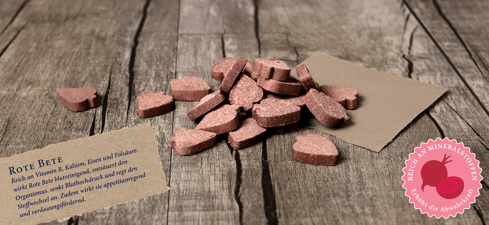 Das Bild zeigt verschiedene Leckerlis aus dem Sortiment von Dinner for Dogs