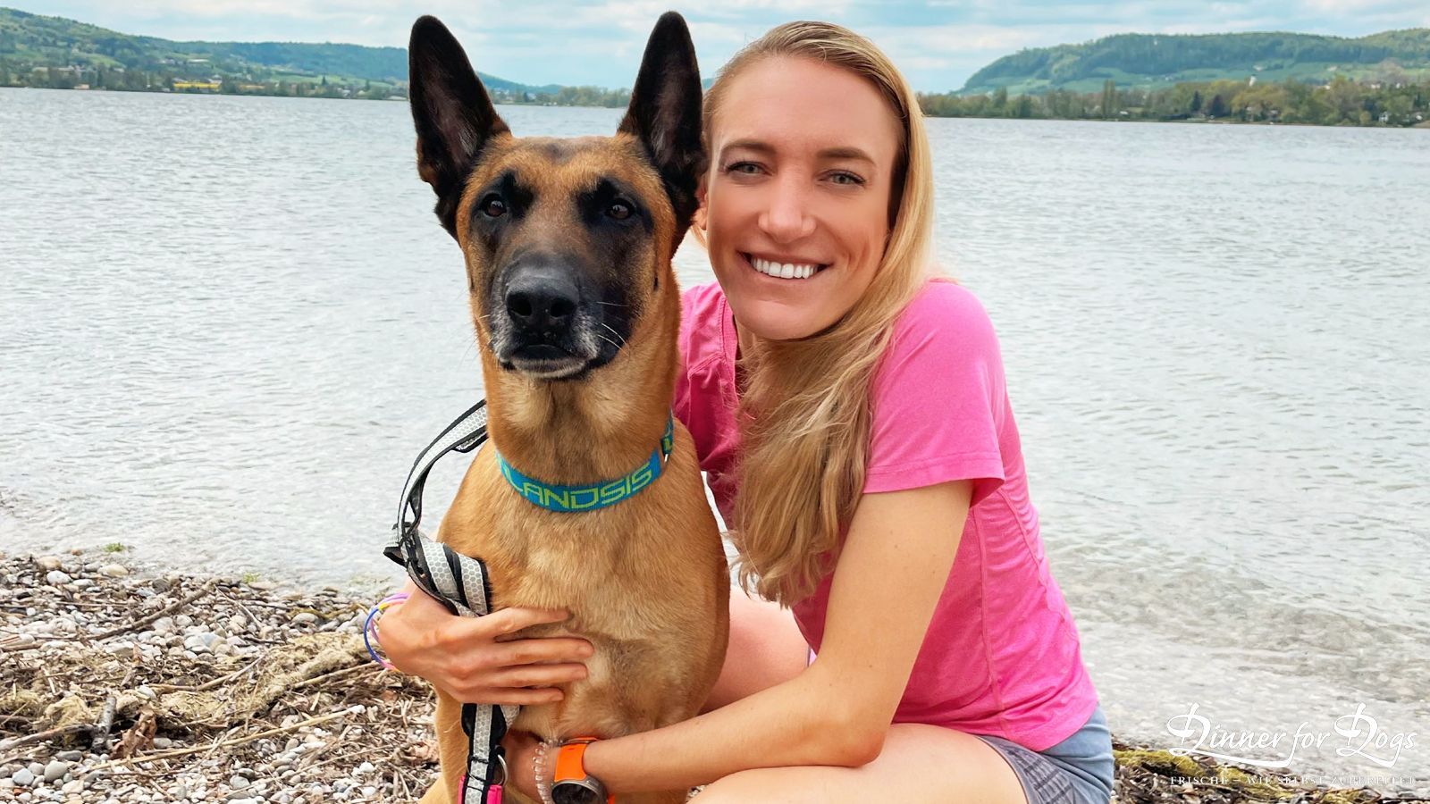 Das Bild zeigt die Dinner for Dogs-Markenbotschafterin Julia Perr auf einem Sportevent