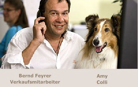 Das Bild zeigt einen Vertriebsmitarbeiter von Dinner for Dogs mit seinem Hund