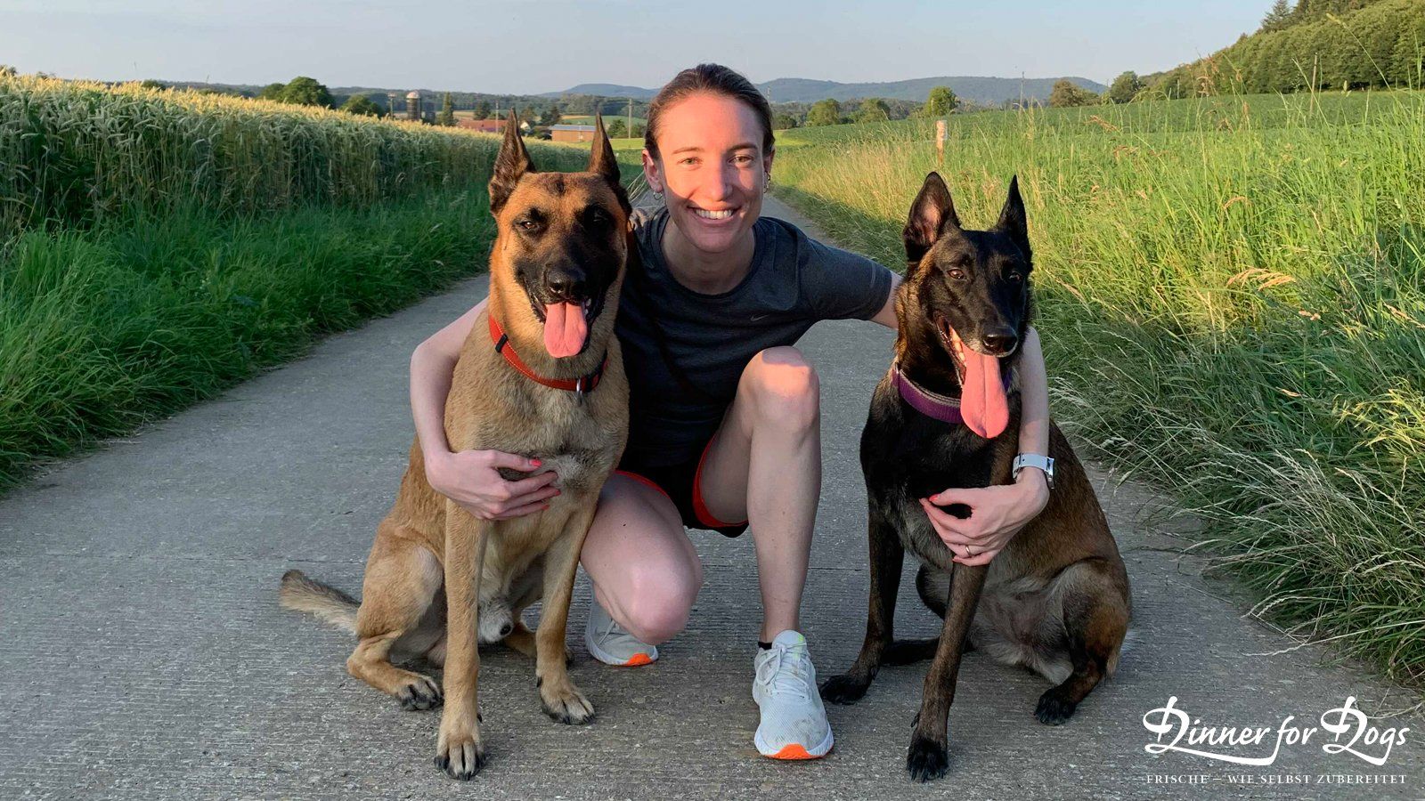 Das Bild zeigt die Dinner for Dogs-Markenbotschafterin Julia Perr auf einem Sportevent