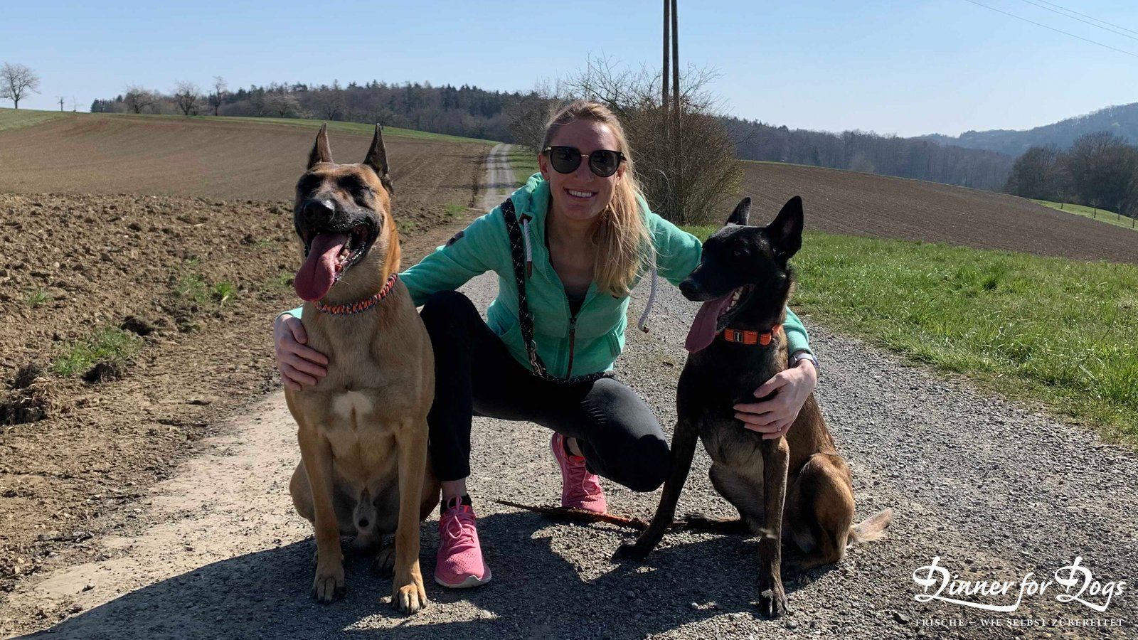 Das Bild zeigt die Dinner for Dogs-Markenbotschafterin Julia Perr auf einem Sportevent