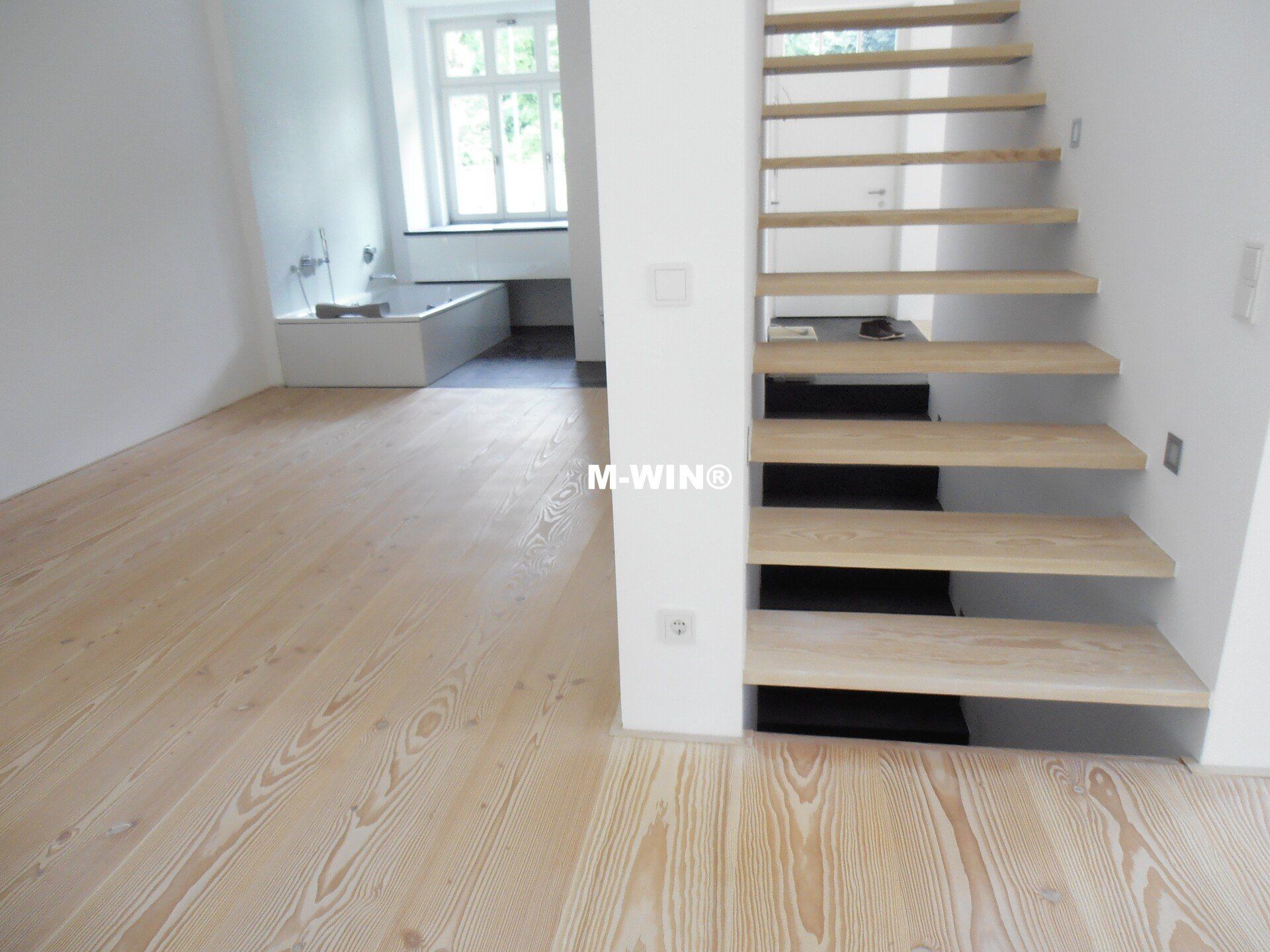 Schlossdielen bis 12 Meter Länge und 40cm Breite.