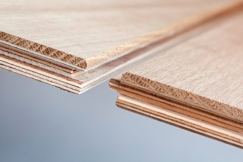 Mehrschichtaufbau mit Sperrholzmittellage Mehrschichtige Landhausdiele Nut-und Feder-Verbindung fuer eine stabile Verlegung
