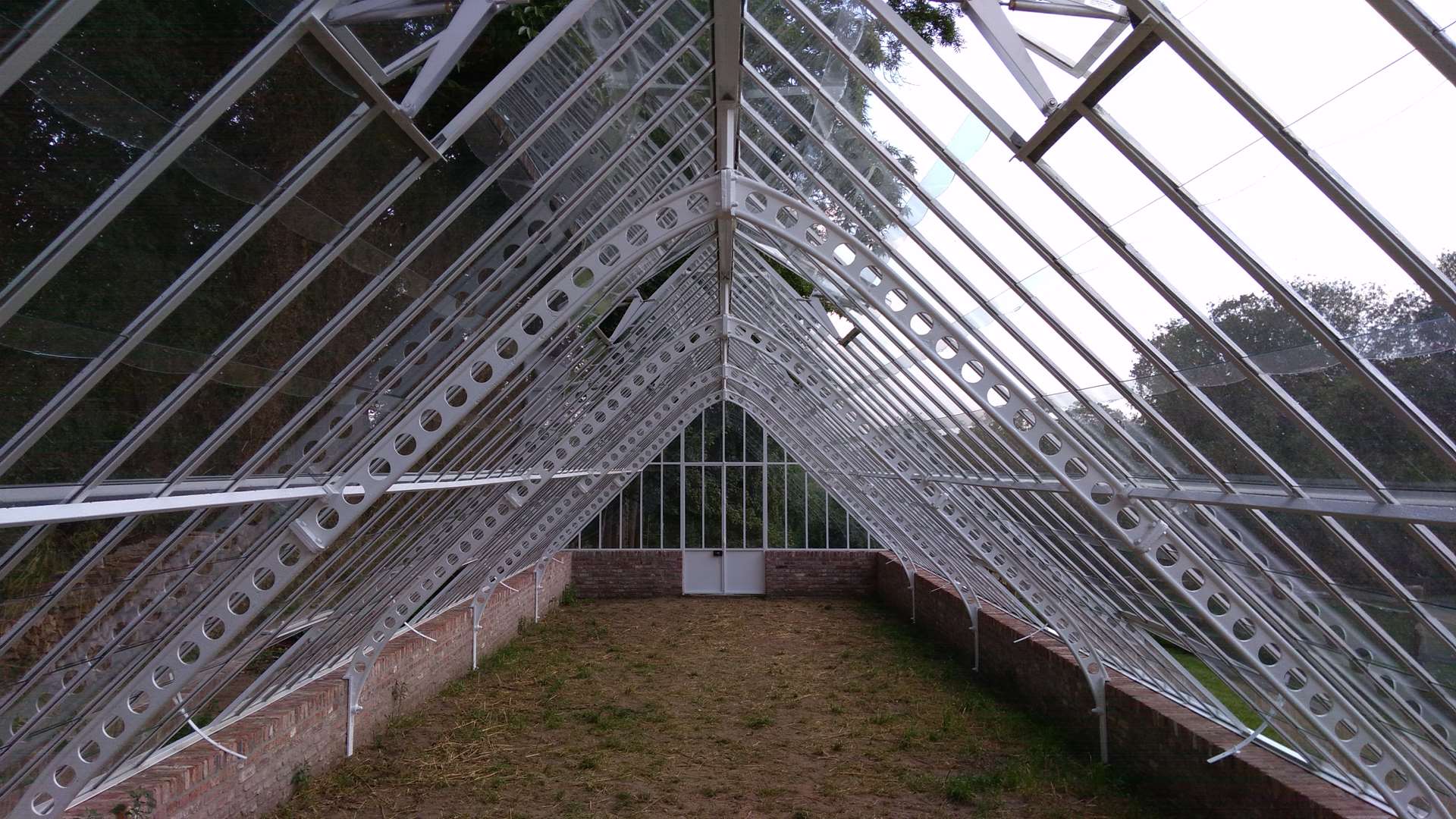 serre ancienne -intérieur de serre