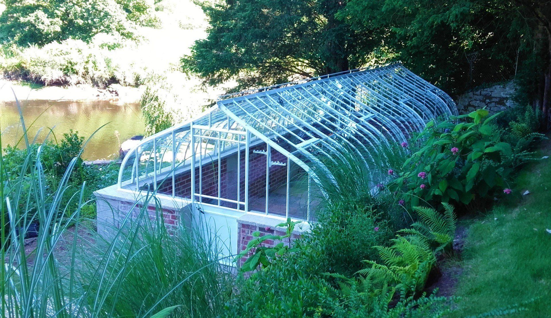 serre ancienne - serre cintrée