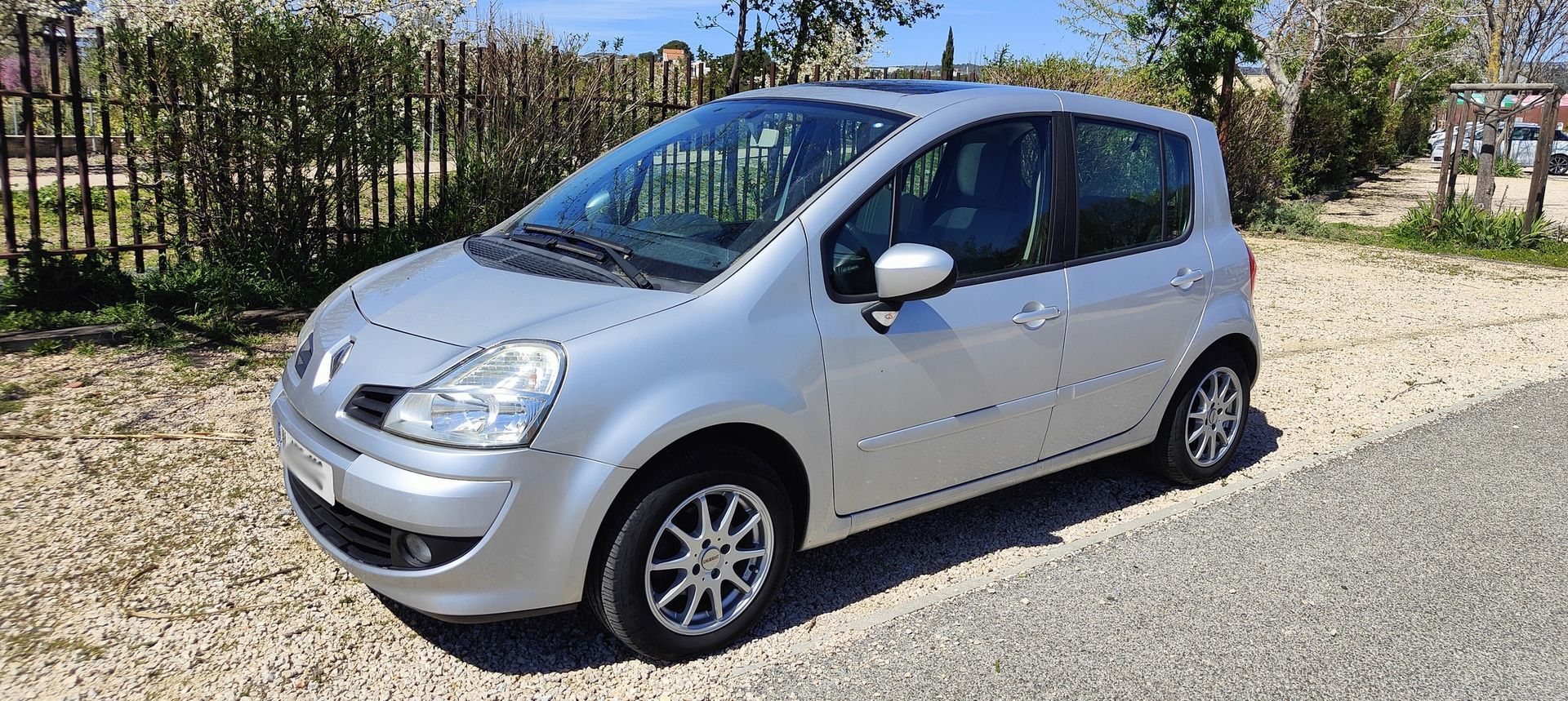 PLUS D'INFOS PLUS D'INFOS