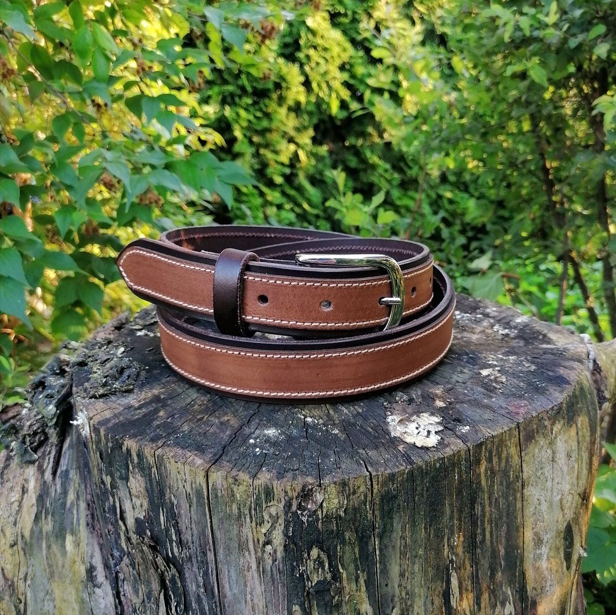 Hellbrauner Ledergürtel Dunkelbraun unterlegt