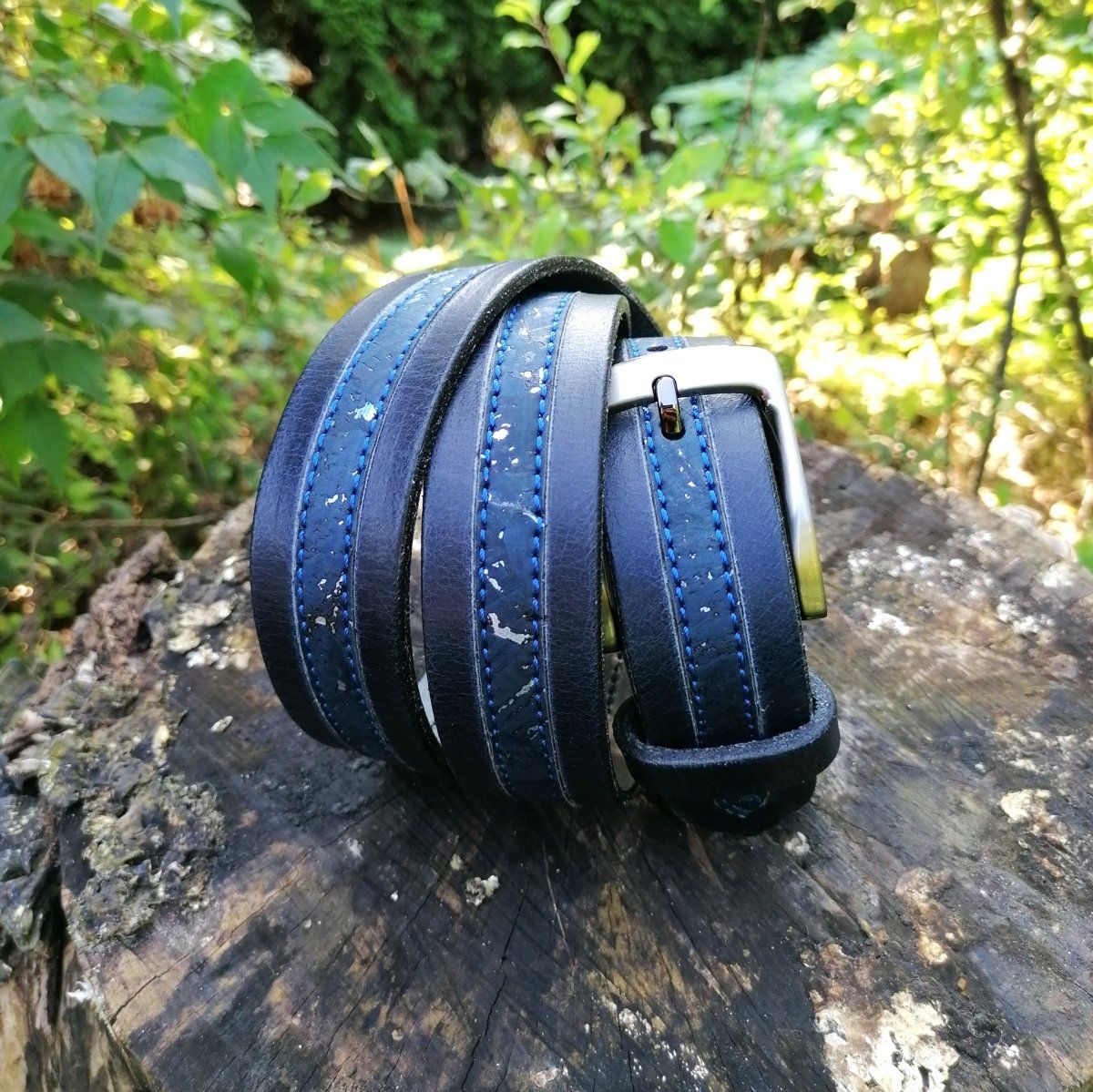 Dunkelblauer Ledergürtel mit Kork Blau-Silber