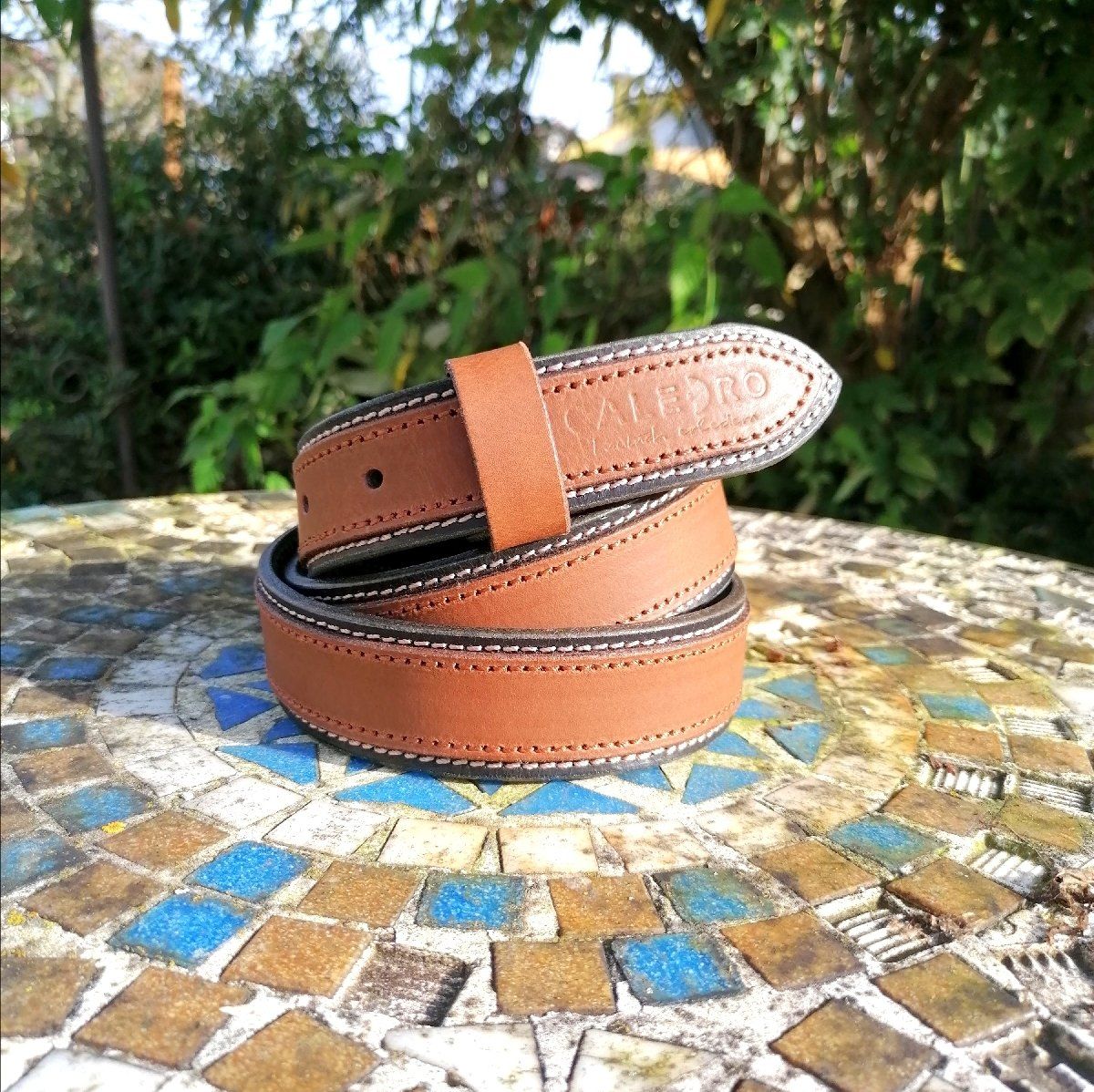 Hellbrauner Ledergürtel Rindsleder Schwarz unterlegt Büffelleder