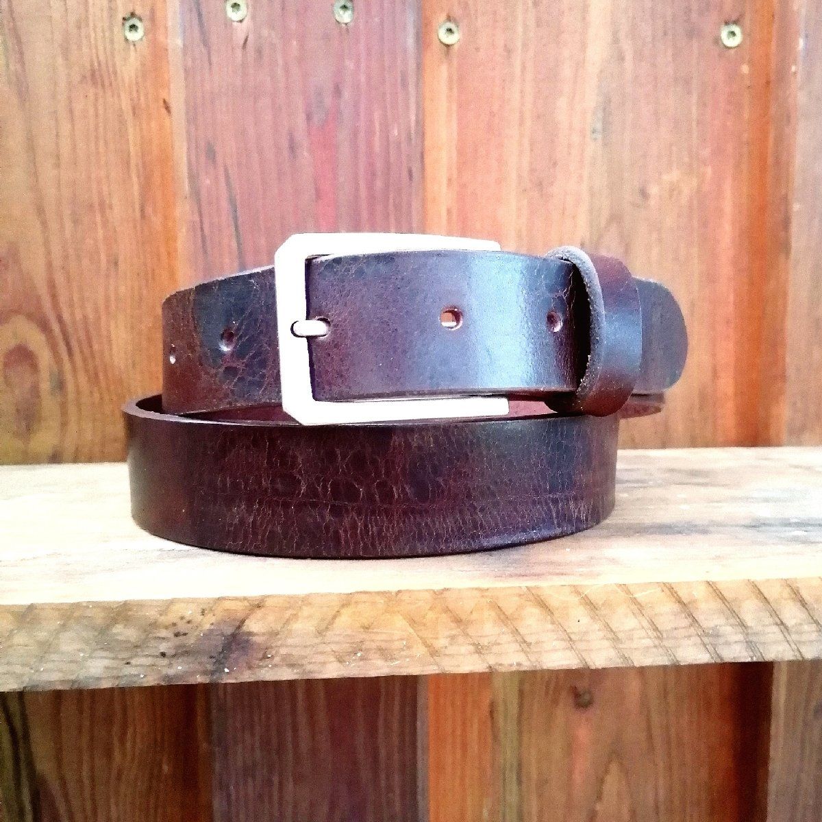 Dunkelbrauner Ledergürtel aus gewachstem Rindsleder