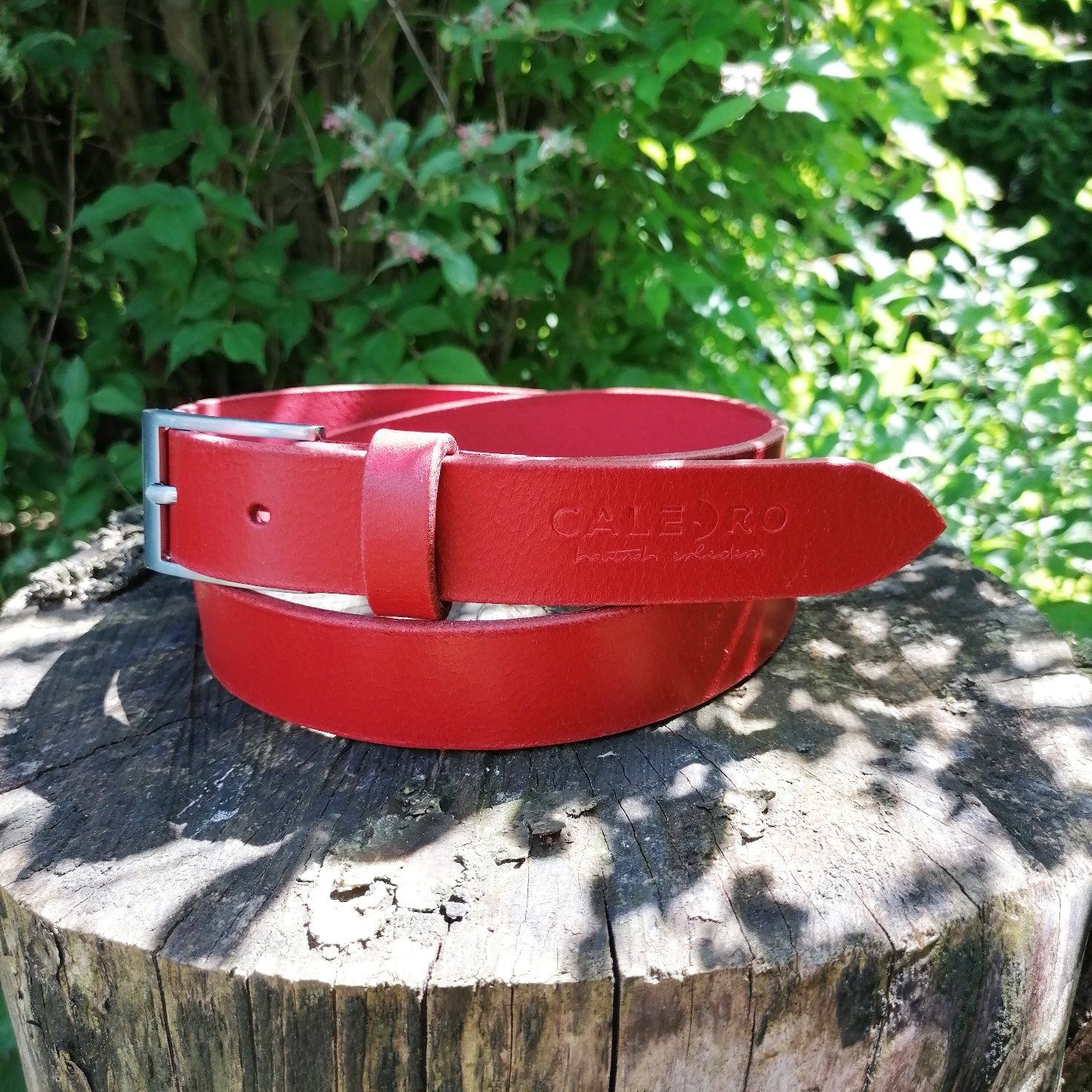 Roter Ledergürtel aus Premium Soft-Leder mit leichtem Narbenbild