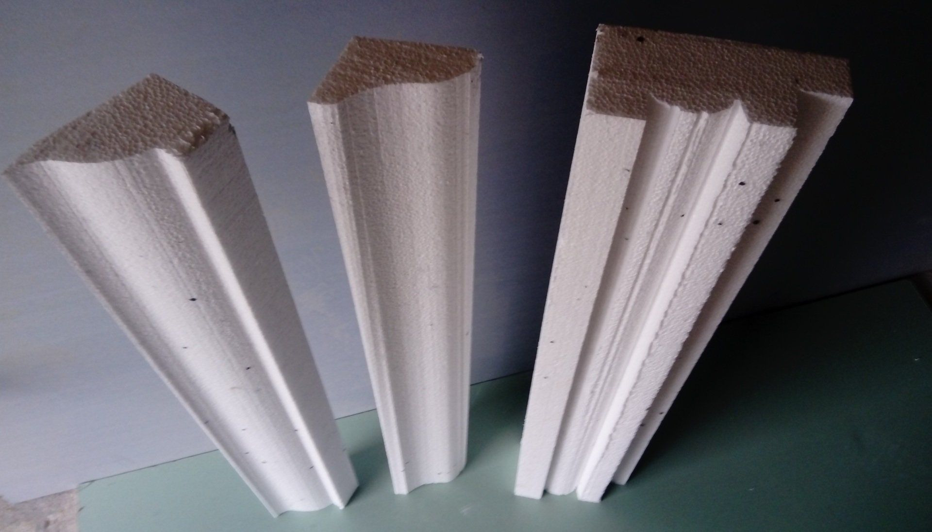 corniches en polystyrène pour application d'enduits sculptés