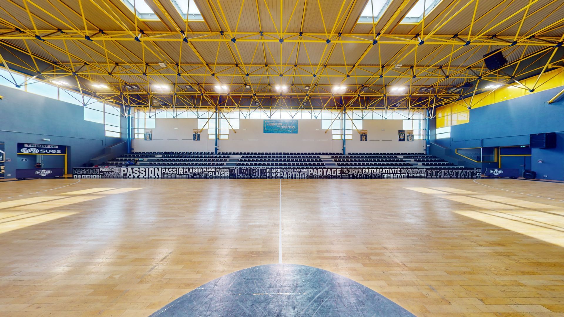 Visite virtuelle complexe sportif et salle d'activité immersive - 2 Reality