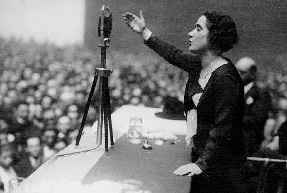 Los ensayos literarios de Clara Campoamor