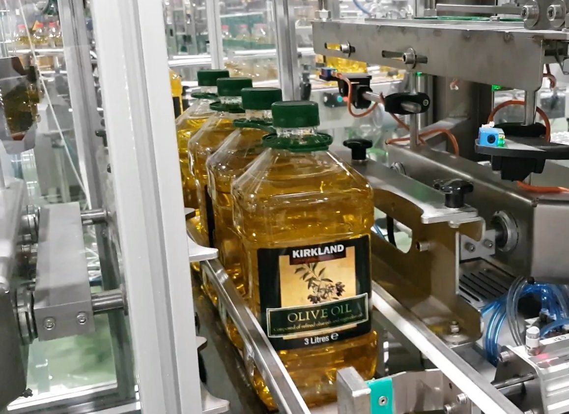 colocadora de asas en botella