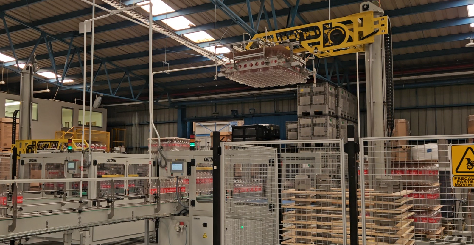 Sistema di pallettizzazione per bottiglie vuote