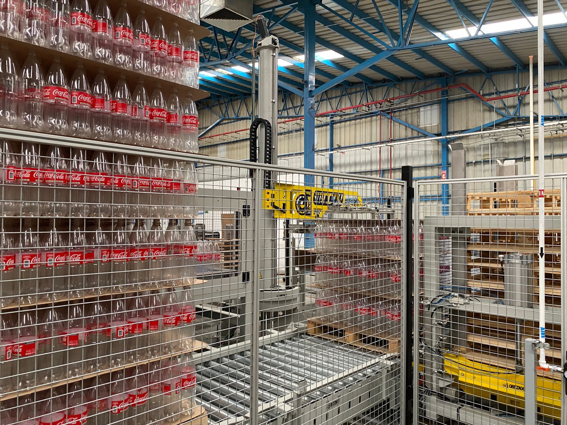 OBTINDU pallet conveyor
End of line palletizing PET bottles