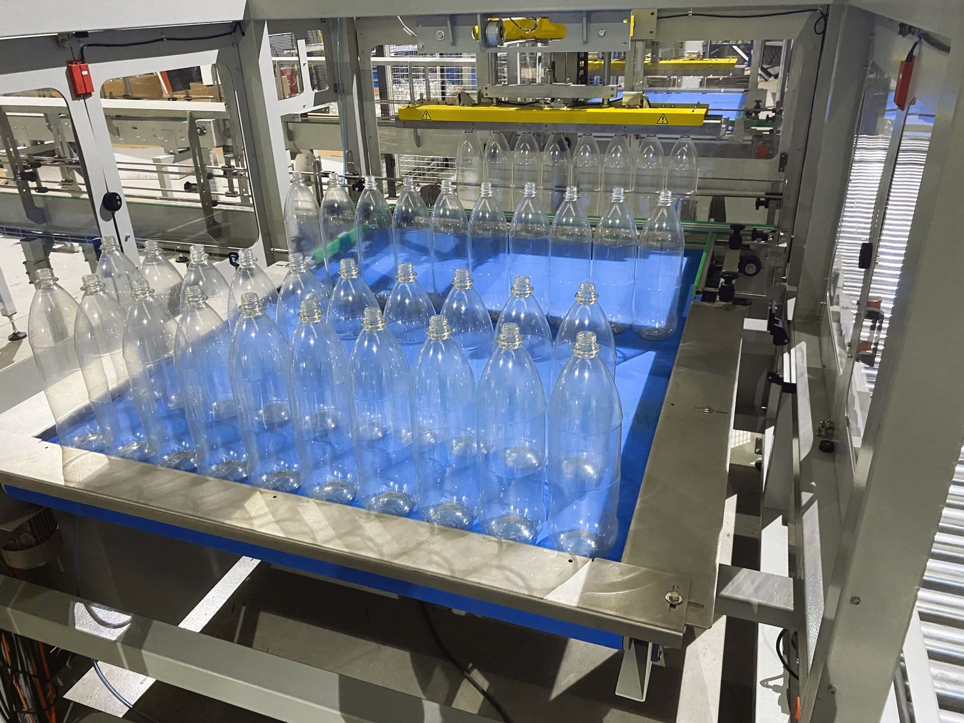 Máquina para paletizado de envases PET o HDPE vacíos OBTINDU Máquina para paletizado de envases PET o HDPE vacíos OBTINDU