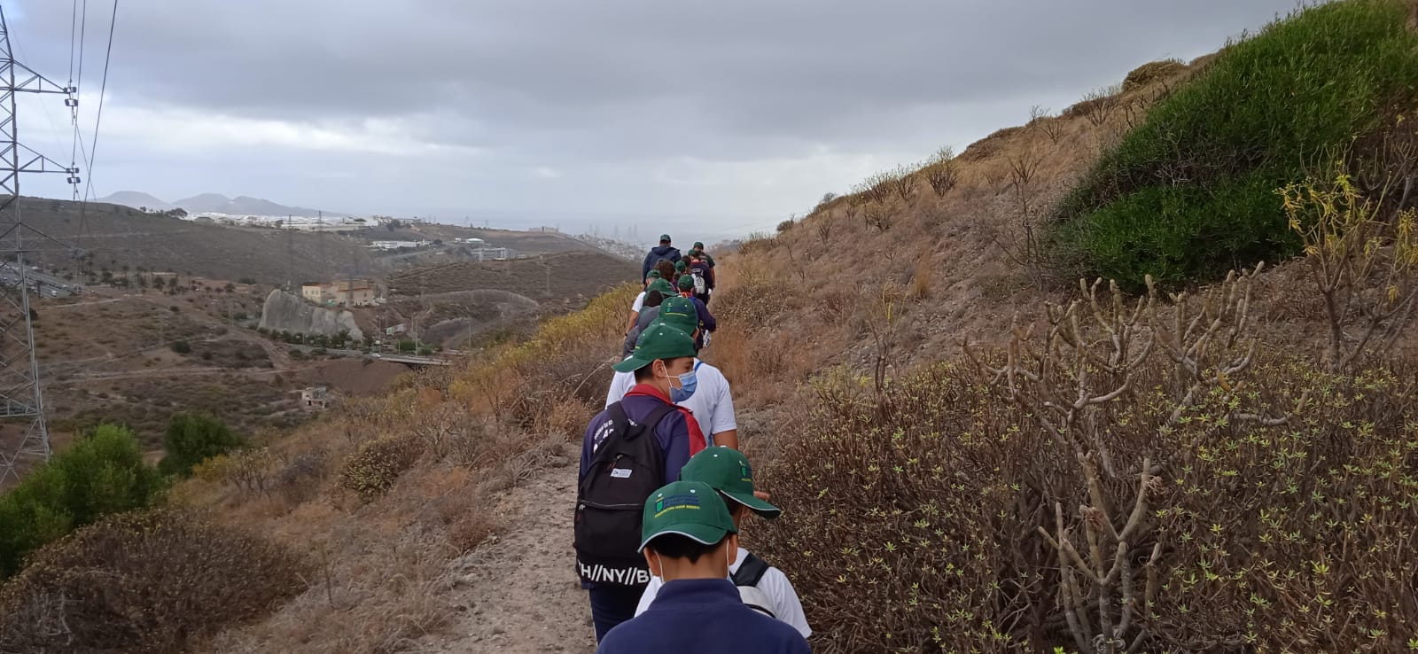 Caminando por senda El Lasso