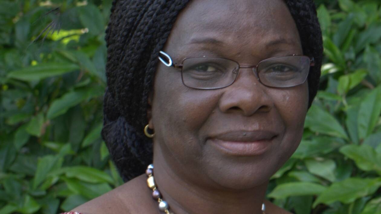 Adrienne Yabouza, écrivaine réfugiée politique, auteure d'un roman pour Lescalire