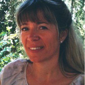 Caroline Goustard s'occupe de l'impression pour Lescalire