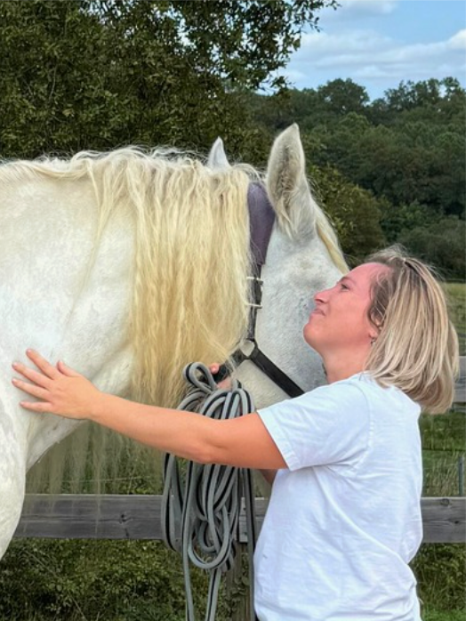 Céline Treuil, Equithérapeute, intervenante en médiation équine, éducatrice spécialisée, formatrice