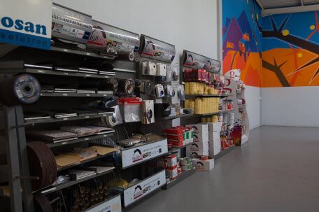 Large selection of grinding materials