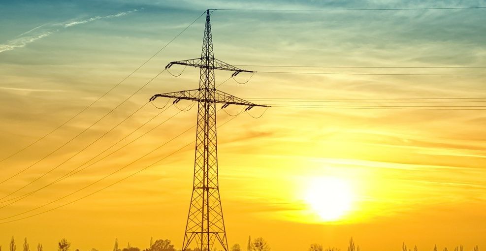 Qué prefieres: ¿Energía cara o Sol gratuito?