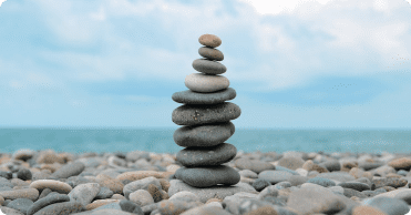 Symbolbild der Schwindelambulanz Hadamar für Schwindel Diagnose, welches aufeinander gestapelte Steine zeigt.