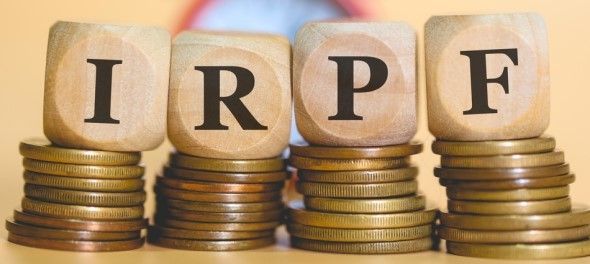 Imagen de impuesto IRPF y monedas