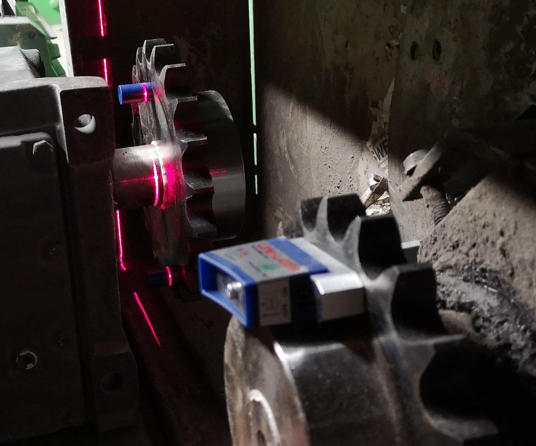 Laserausrichtung Kettenantrieb Papierrecycling