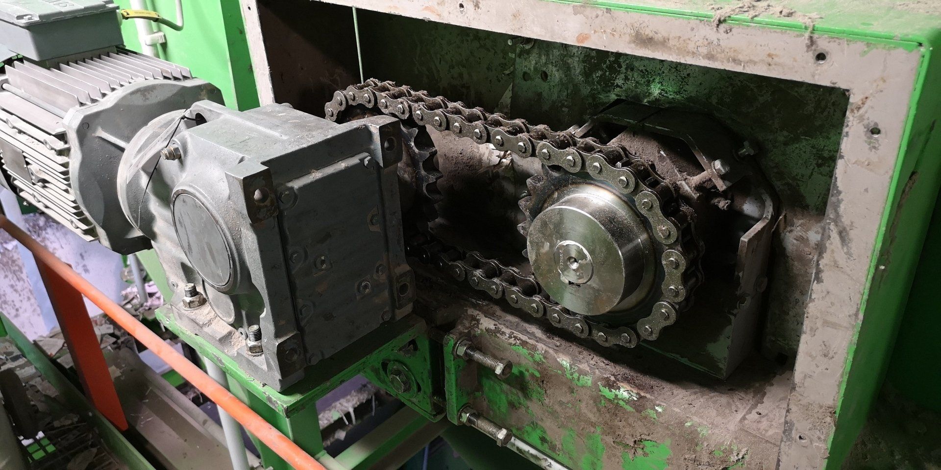 Laserausrichtung Kettenantrieb Papierrecycling