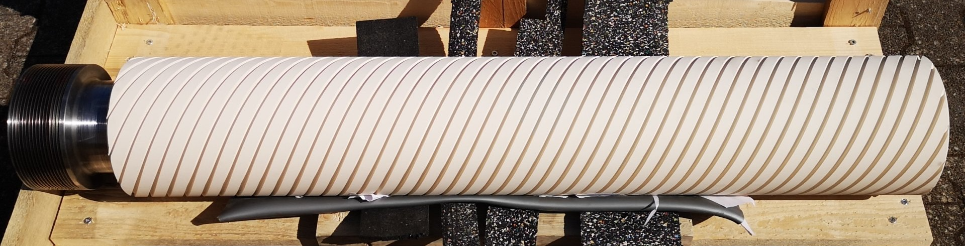 Neugummierung Antriebswalze Breitbandschleifer, hochabriebfestes Gummi Neugummierung Antriebswalze Breitbandschleifer, hochabriebfestes Gummi