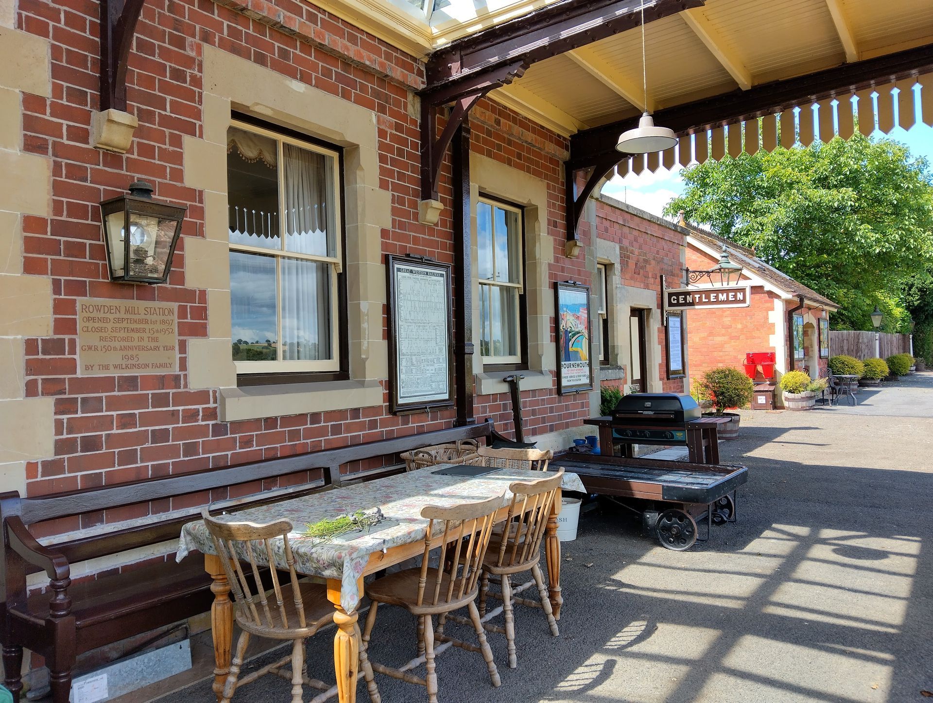 View of the table and chairs under the station's canopy, perfect for alfresco dining.