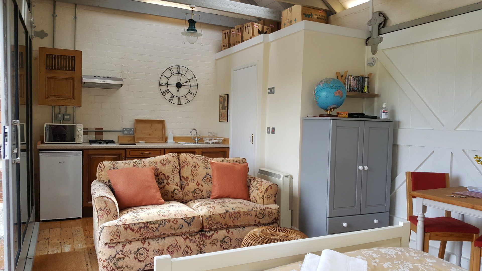 The Parcel Office is a self-contained studio for two guests with ensuite shower room, a kitchenette, home-cinema and heated via a wood-burning stove