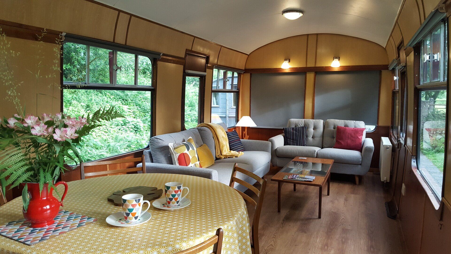 The diner and lounge in the railway carriage