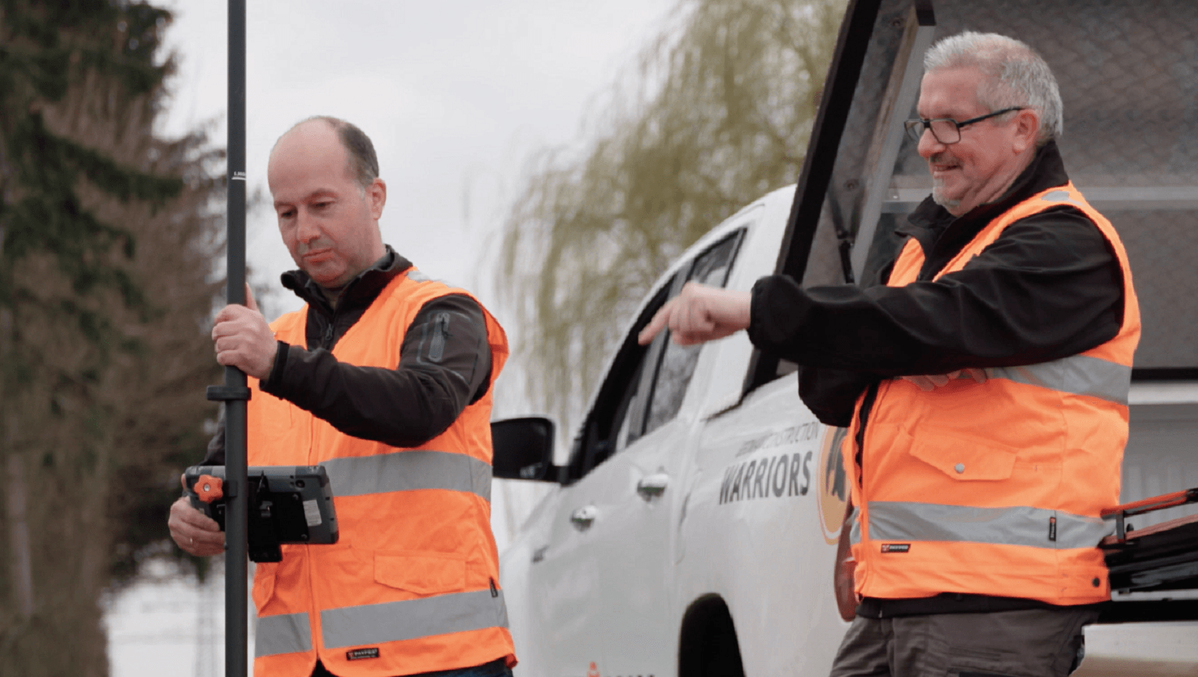 Grenzsteine gesucht? GNSS-Antenne, moderne Bauvermessung