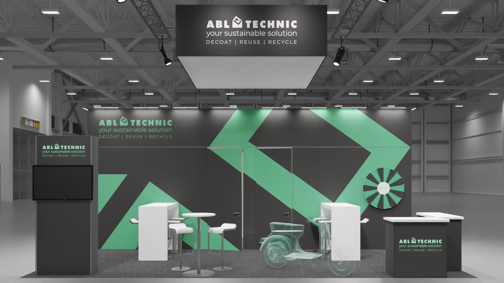 Ein detailliertes 3D-Rendering eines modernen Messestands, ausgestattet mit dynamischer Beleuchtung, die die Vielfalt der ausgestellten Produkte und Technologien hervorhebt. Der Stand ist geprägt von einer offenen Gestaltung, die Besucher einlädt, sich zu bewegen und zu interagieren. Auffällige Markenlogos und Slogans sind strategisch platziert, um Markenbewusstsein zu fördern.