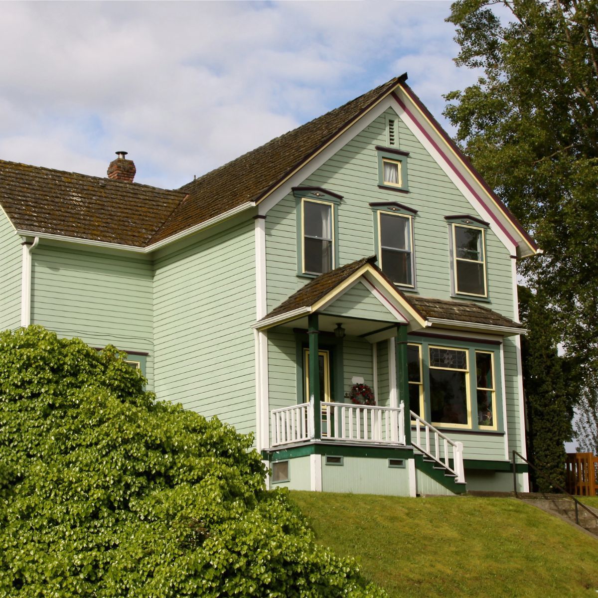 Historic Victorian style home in Lehigh Valley ready for modernization and renovation upgrades
