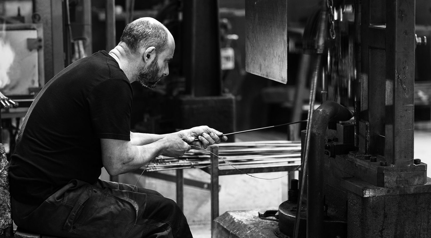 Photographe entreprises - Métiers - Lyon - Saint-Etienne - le Puy en Velay. Ici chez Blaise Frères Leader mondial des lames d'escrime au Chambon-Feugerolles