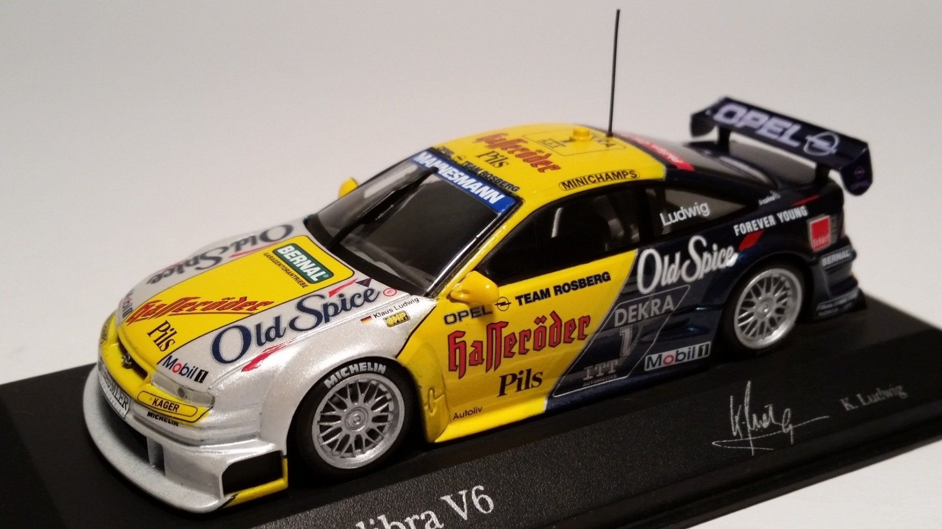 BTCC 1997, #8 John Cleland, Vauxhall Vectra, Team Vauxhall Sport, Onyx XT082