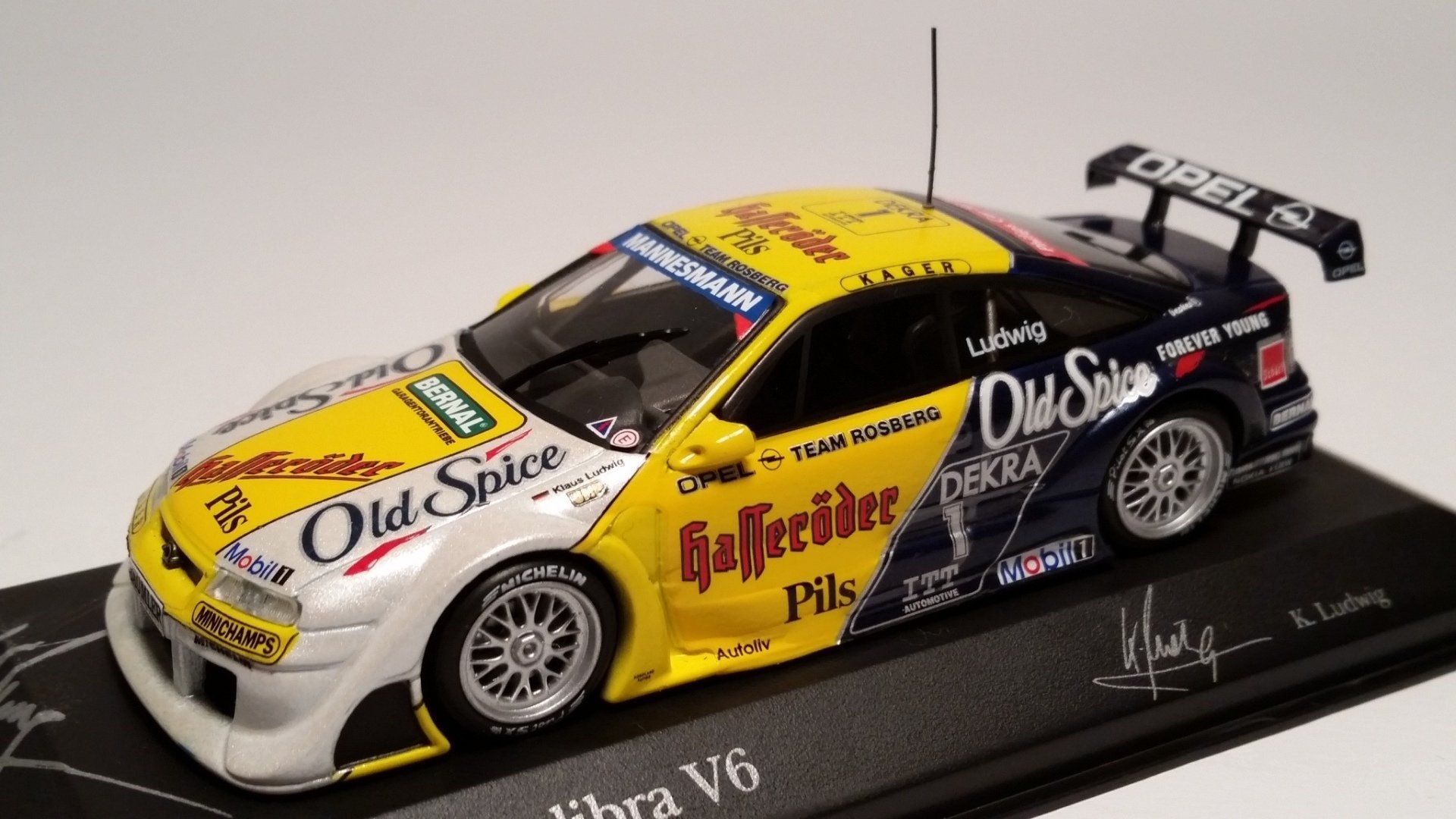 BTCC 1997, #8 John Cleland, Vauxhall Vectra, Team Vauxhall Sport, Onyx XT082