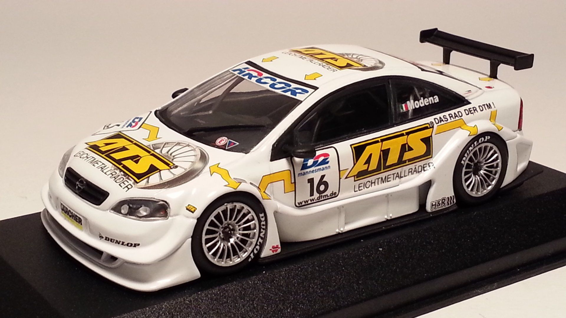 BTCC 1997, #8 John Cleland, Vauxhall Vectra, Team Vauxhall Sport, Onyx XT082