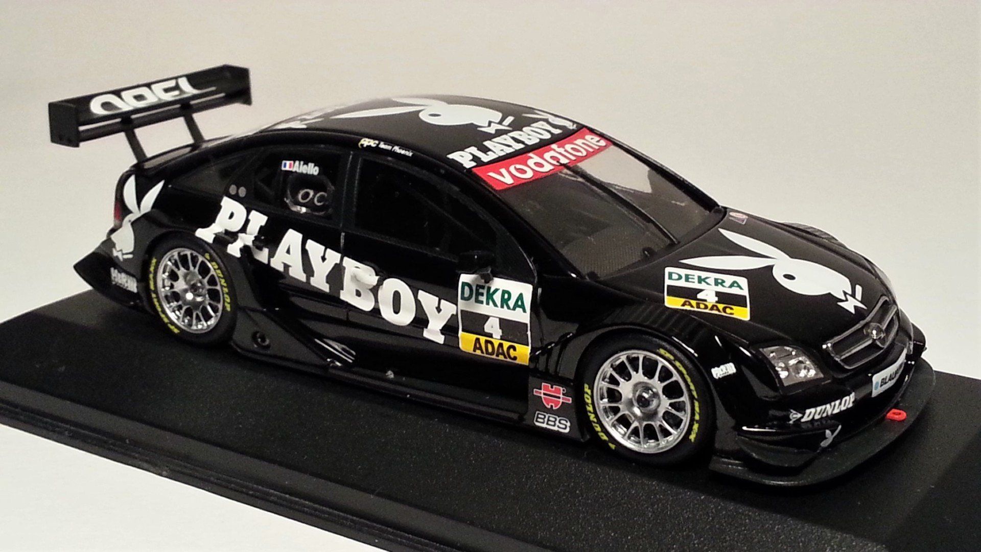 BTCC 1997, #8 John Cleland, Vauxhall Vectra, Team Vauxhall Sport, Onyx XT082