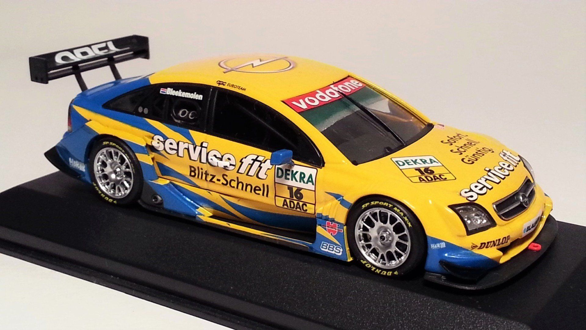 BTCC 1997, #8 John Cleland, Vauxhall Vectra, Team Vauxhall Sport, Onyx XT082