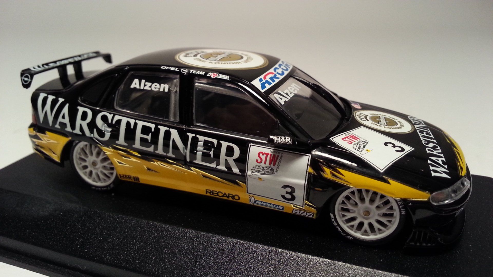 BTCC 1997, #8 John Cleland, Vauxhall Vectra, Team Vauxhall Sport, Onyx XT082