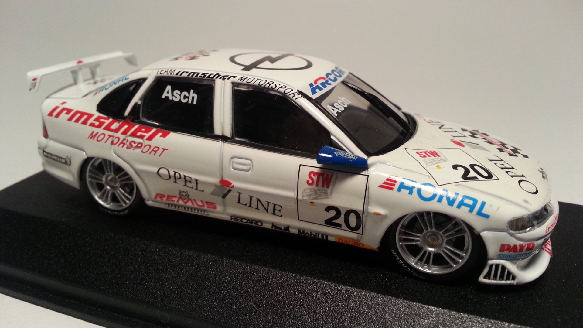 BTCC 1997, #8 John Cleland, Vauxhall Vectra, Team Vauxhall Sport, Onyx XT082
